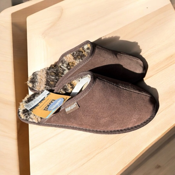 Muk Luks Other - MUK LUKS MEN’S CHOCOLATE SLIPPERS SIZE 11 FAUX FUR LINING NEW WITH TAGS